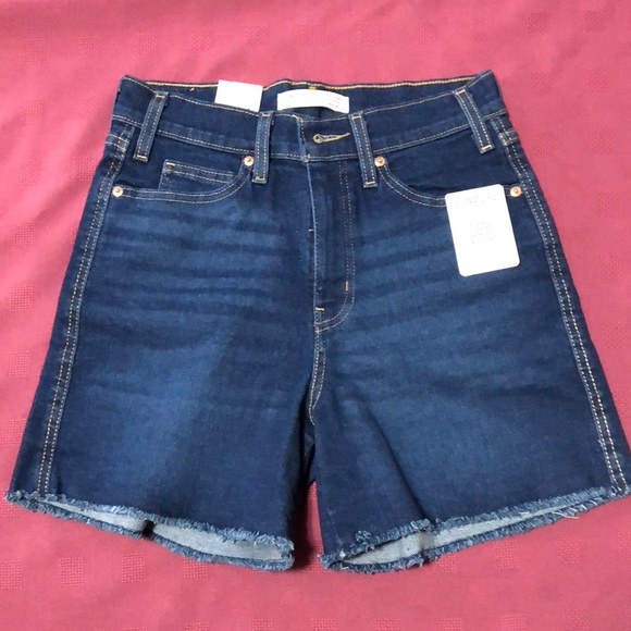 Levi's Pants - 🏝️NWT, LEVI SHORTS🏝️ Sz 6 W28, Dark blue.